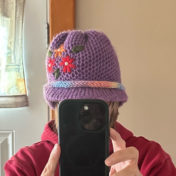 Hand crochet womens purple hat with flowers pearl centers and short visor - Picture 6 of 6